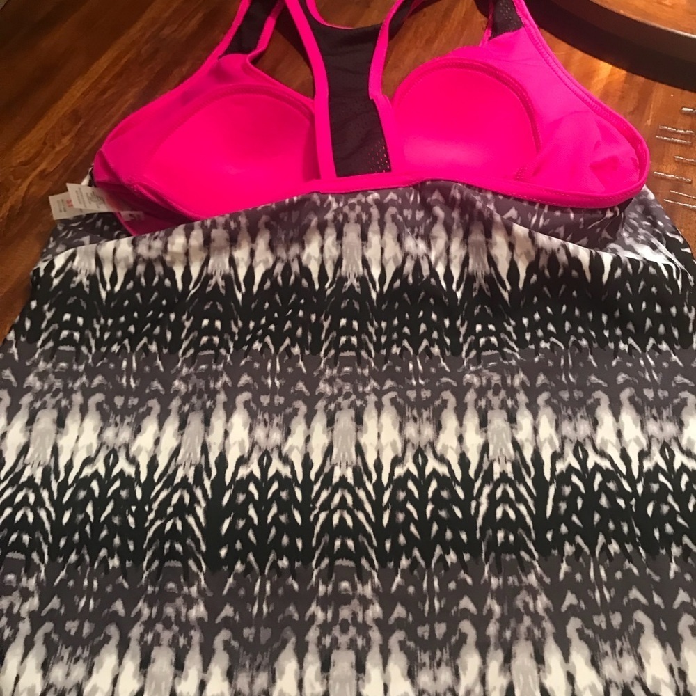 New, no tags swimwear top with built in bra - Picture 5 of 6